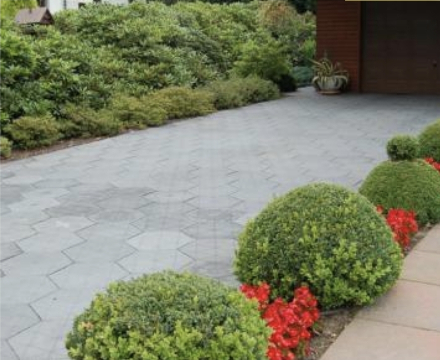 Kunststoffe Garten - Hofeinfahrt mit Waben in Grau